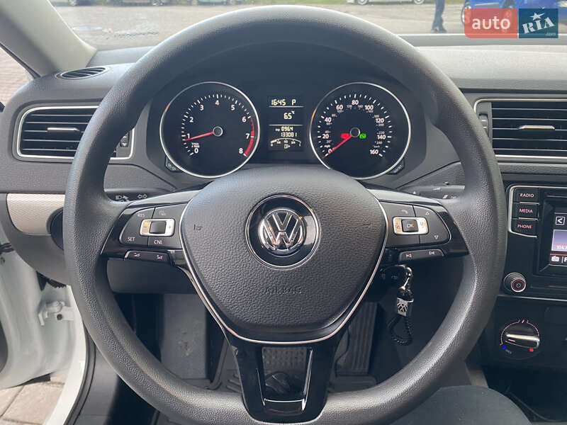 Седан Volkswagen Jetta 2017 в Львове