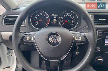 Седан Volkswagen Jetta 2017 в 