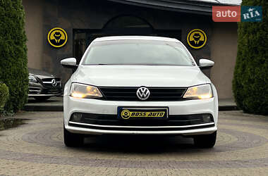 Седан Volkswagen Jetta 2016 в 