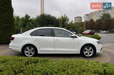 Седан Volkswagen Jetta 2016 в 