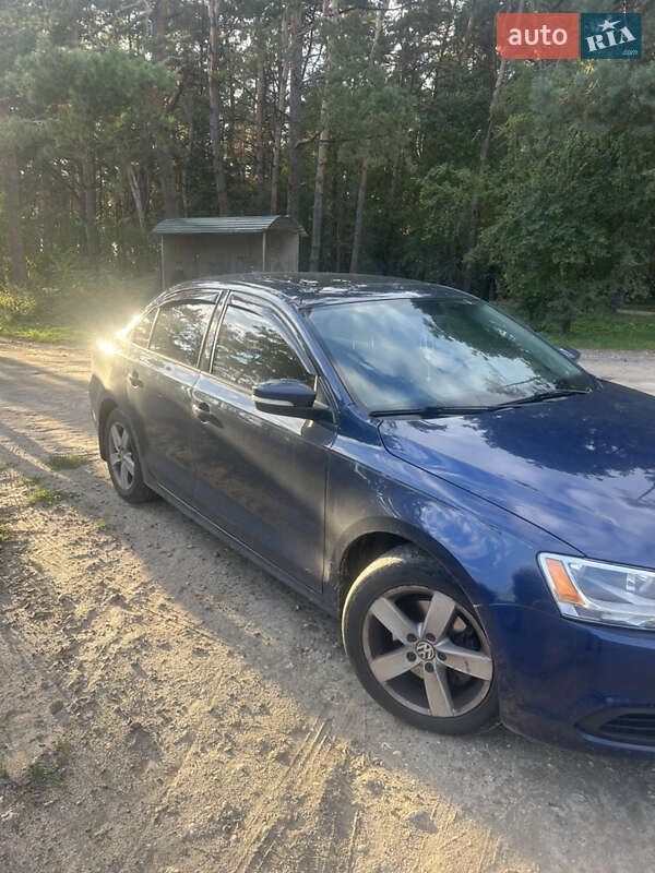 Седан Volkswagen Jetta 2011 в Львове