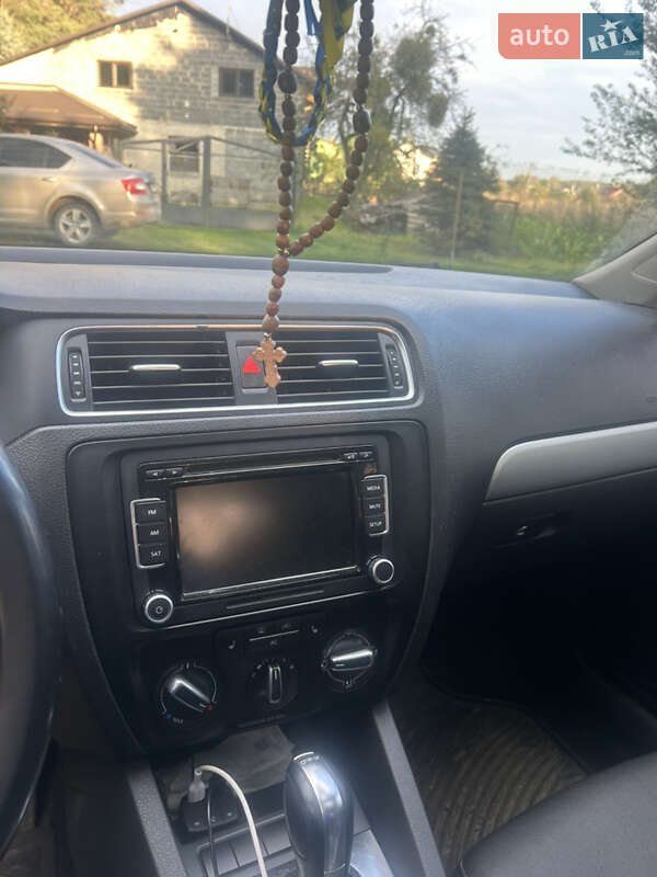 Седан Volkswagen Jetta 2011 в Львове