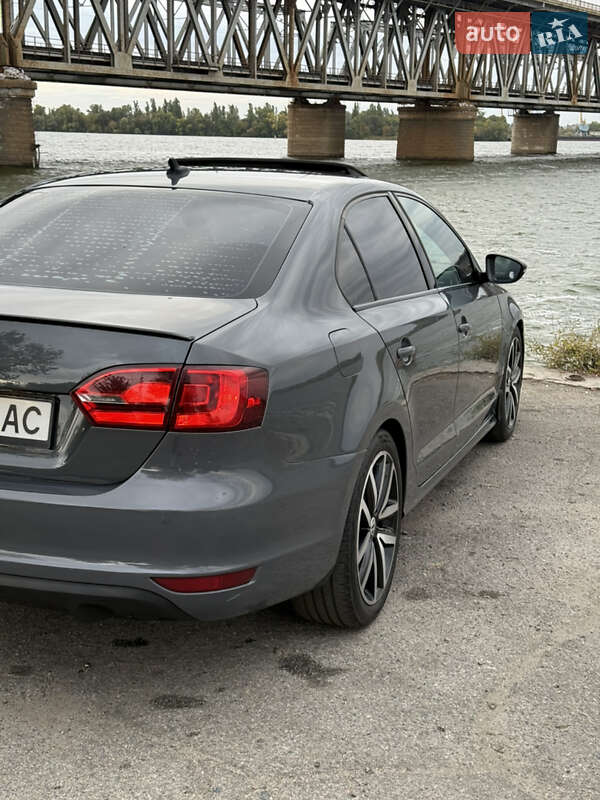 Седан Volkswagen Jetta 2012 в Днепре