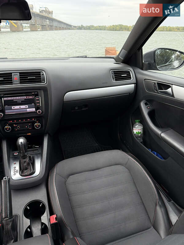 Седан Volkswagen Jetta 2012 в Днепре