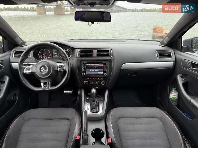 Седан Volkswagen Jetta 2012 в Днепре