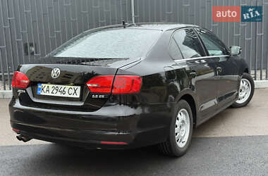 Седан Volkswagen Jetta 2013 в 