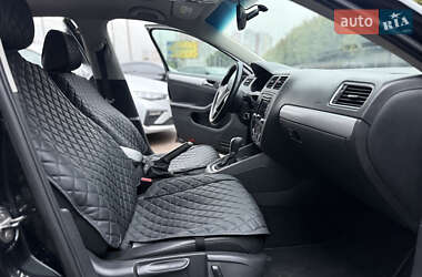 Седан Volkswagen Jetta 2013 в 