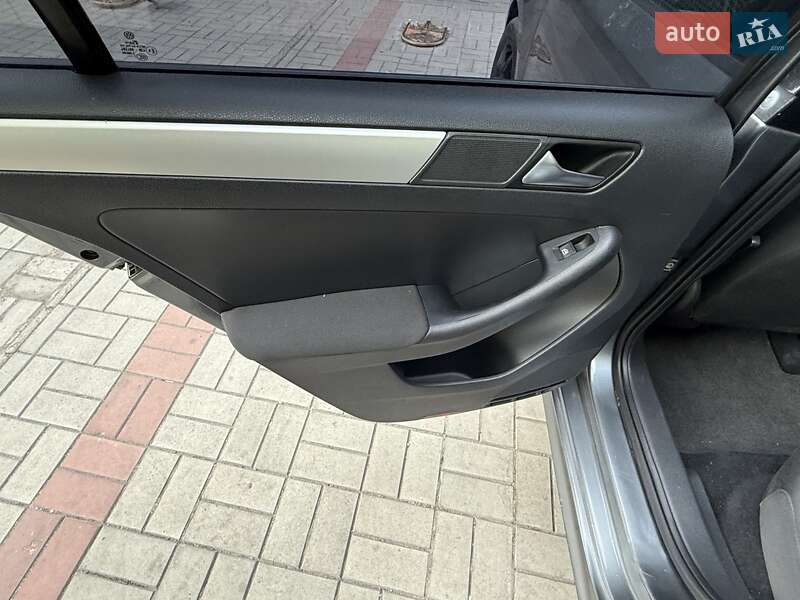 Седан Volkswagen Jetta 2013 в Запорожье