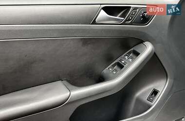 Седан Volkswagen Jetta 2014 в 