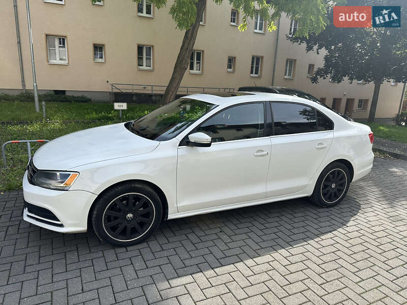 Седан Volkswagen Jetta 2015 в 