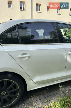 Седан Volkswagen Jetta 2015 в 