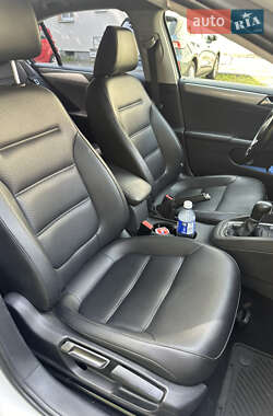 Седан Volkswagen Jetta 2015 в 
