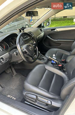 Седан Volkswagen Jetta 2015 в 