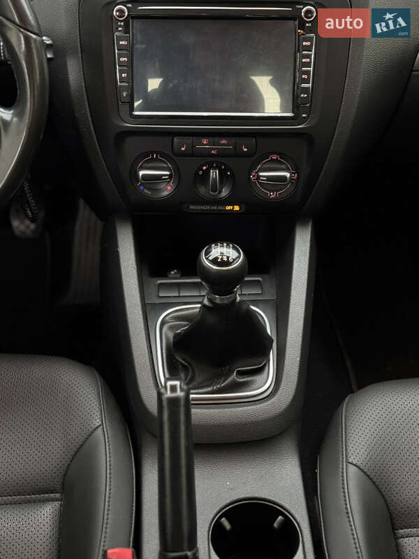 Седан Volkswagen Jetta 2011 в Хмельницком