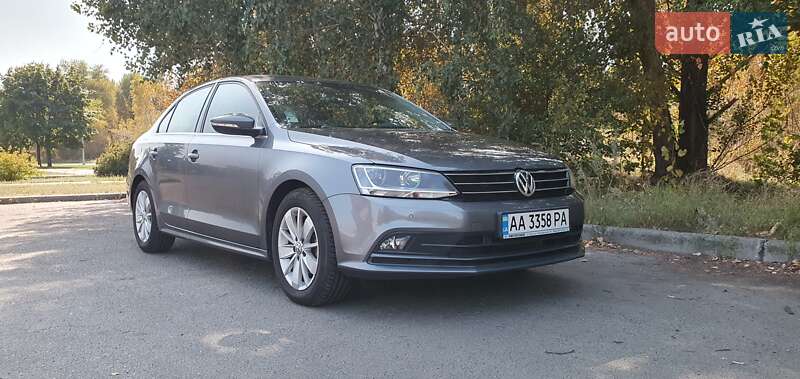 Седан Volkswagen Jetta 2016 в Киеве