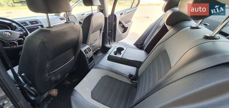 Седан Volkswagen Jetta 2016 в Киеве