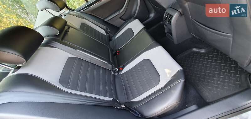 Седан Volkswagen Jetta 2016 в Киеве