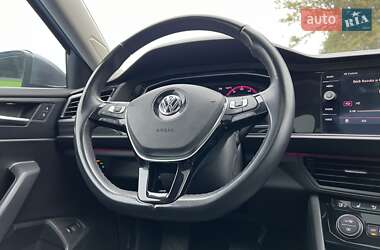 Седан Volkswagen Jetta 2019 в 