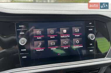 Седан Volkswagen Jetta 2019 в 