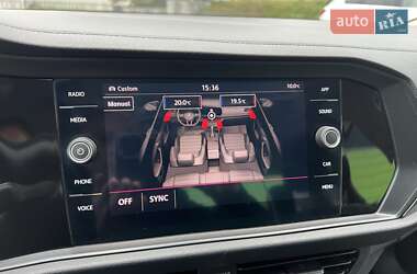 Седан Volkswagen Jetta 2019 в 