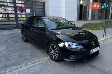 Седан Volkswagen Jetta 2015 в Дніпрі