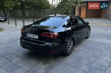 Седан Volkswagen Jetta 2015 в 