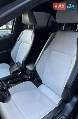 Седан Volkswagen Jetta 2015 в 