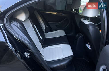 Седан Volkswagen Jetta 2015 в 