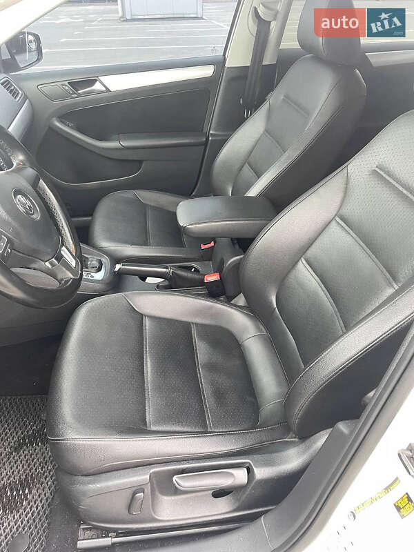 Седан Volkswagen Jetta 2012 в Киеве
