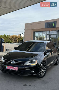 Седан Volkswagen Jetta 2015 в 