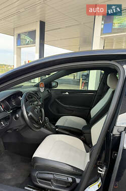 Седан Volkswagen Jetta 2015 в 