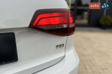 Седан Volkswagen Jetta 2016 в 