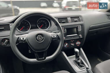 Седан Volkswagen Jetta 2016 в 