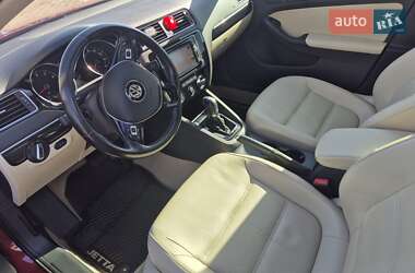 Седан Volkswagen Jetta 2016 в 