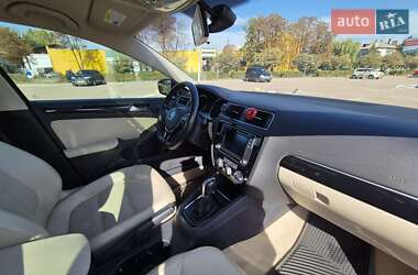 Седан Volkswagen Jetta 2016 в 