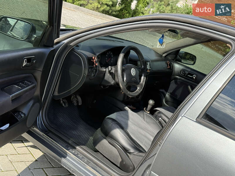 Седан Volkswagen Jetta 2003 в Золочеве