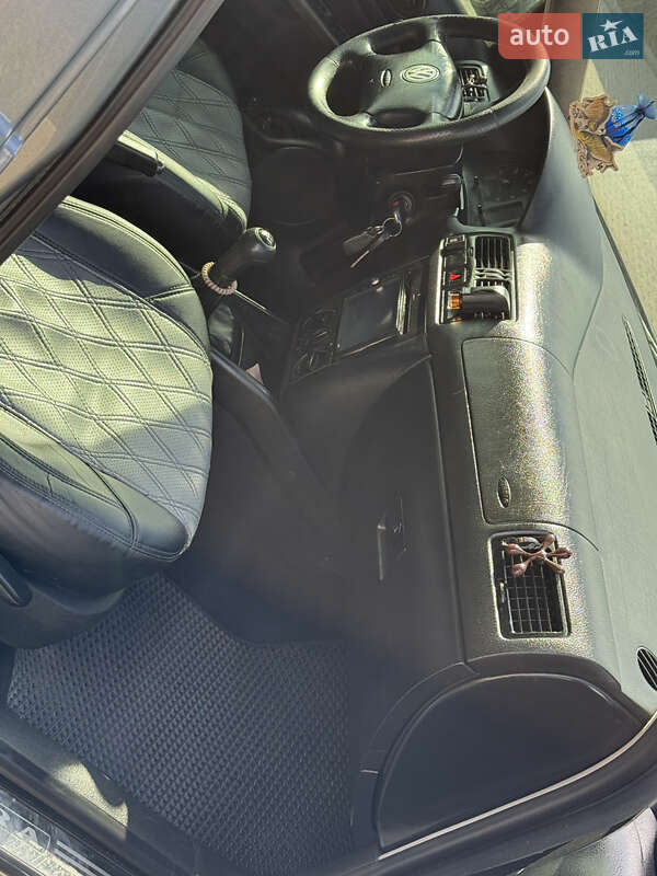 Седан Volkswagen Jetta 2003 в Золочеве