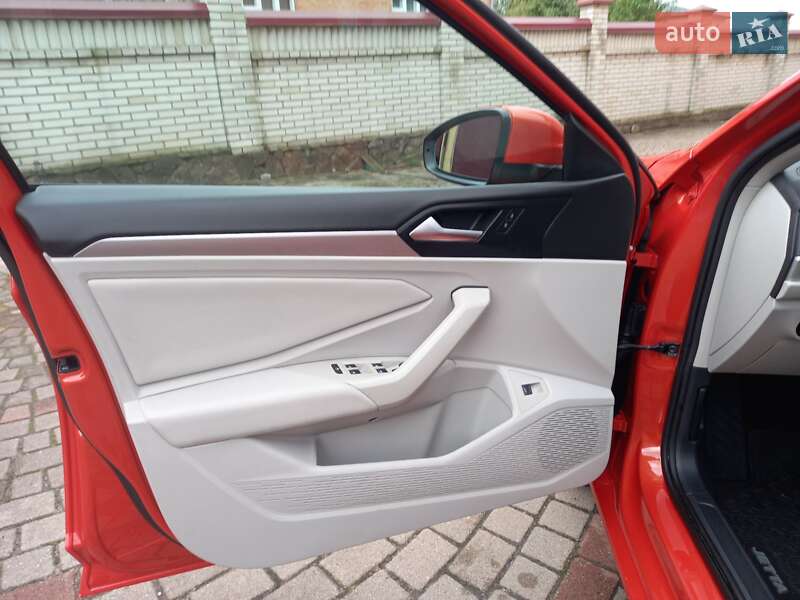 Седан Volkswagen Jetta 2018 в Львові фото 39 Седан Volkswagen Jetta 2018 в Львові