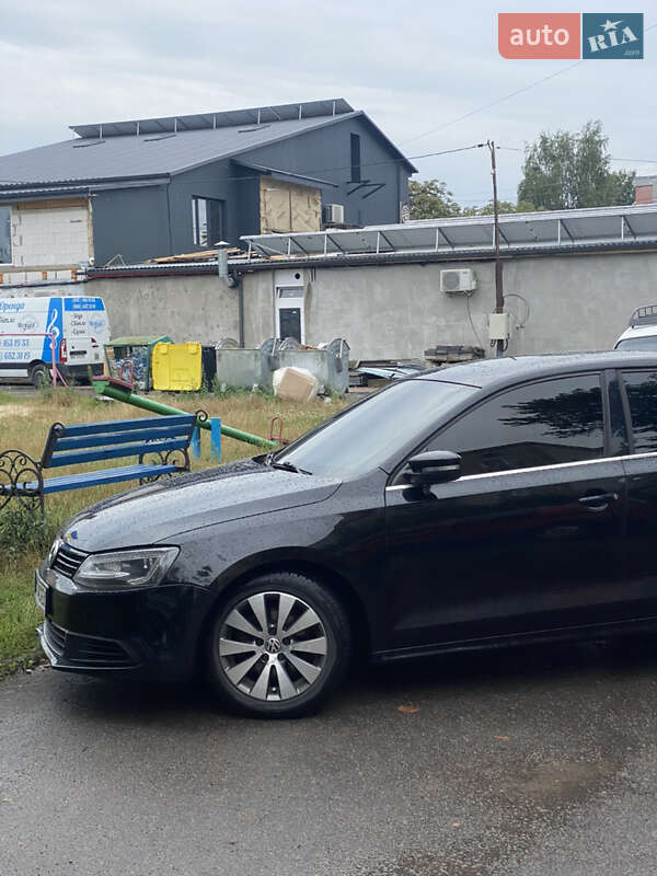 Седан Volkswagen Jetta 2012 в Сарнах