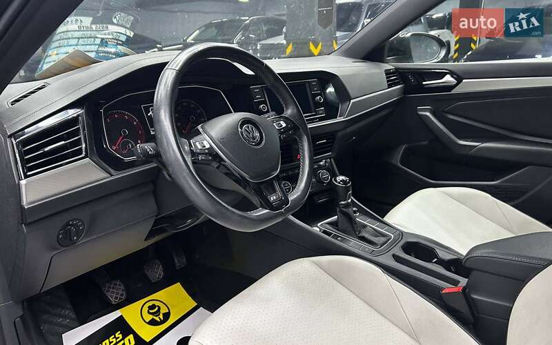 Седан Volkswagen Jetta 2020 в Черновцах