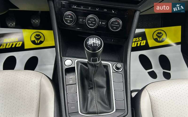 Седан Volkswagen Jetta 2020 в Черновцах