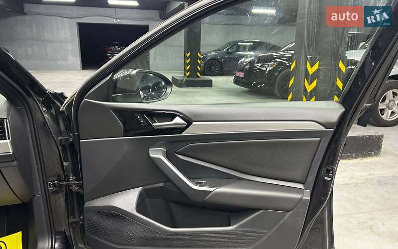 Седан Volkswagen Jetta 2020 в Черновцах