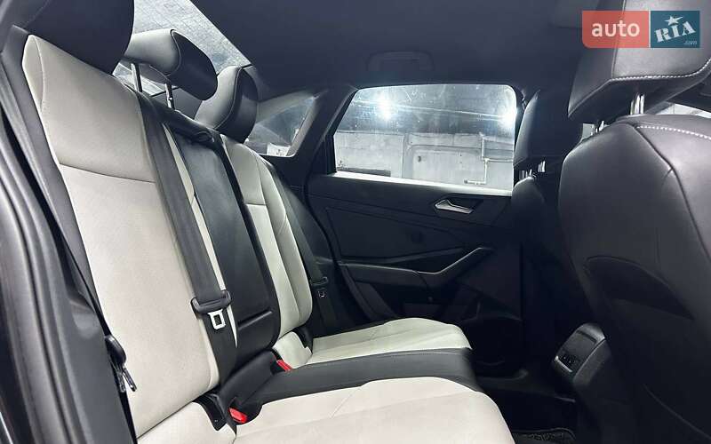 Седан Volkswagen Jetta 2020 в Черновцах
