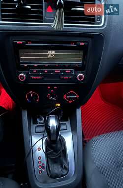 Седан Volkswagen Jetta 2011 в 