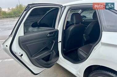 Седан Volkswagen Jetta 2019 в 