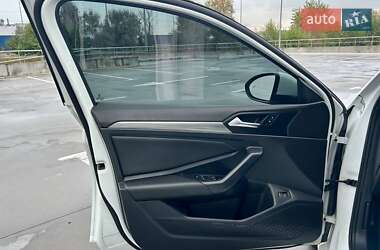 Седан Volkswagen Jetta 2019 в 