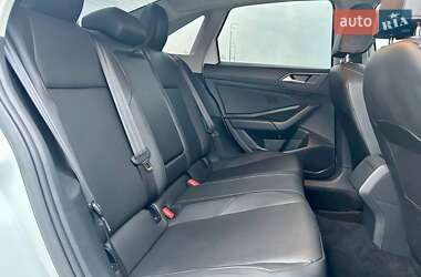 Седан Volkswagen Jetta 2019 в 