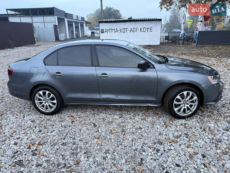 Седан Volkswagen Jetta 2016 в Печенегах