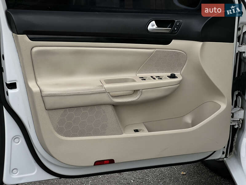 Универсал Volkswagen Jetta 2010 в Киеве фото 31 Универсал Volkswagen Jetta 2010 в Киеве