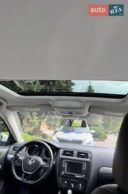 Седан Volkswagen Jetta 2016 в 